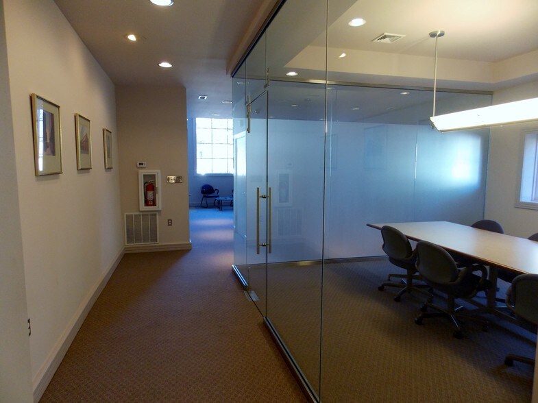 More Photos Of 1118 General Washington Memori Blvd, Washington Crossing Office For Lease