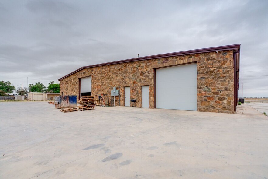 More Photos Of 4805 N Interstate 27, Lubbock Industrial For Sale