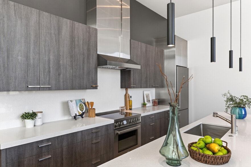 More Photos Of 811 Folger Ave, Berkeley Loft Creative Space For Sale