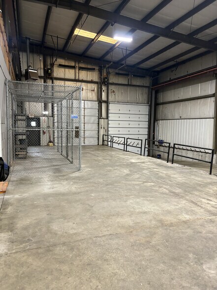 More Photos Of 1818 Scherer Pky, Saint Charles Warehouse For Sale