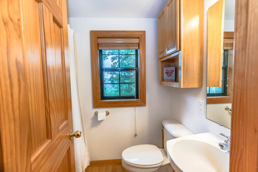 More Photos Of 15695 Highway 187, Eureka Springs Hotel For Sale