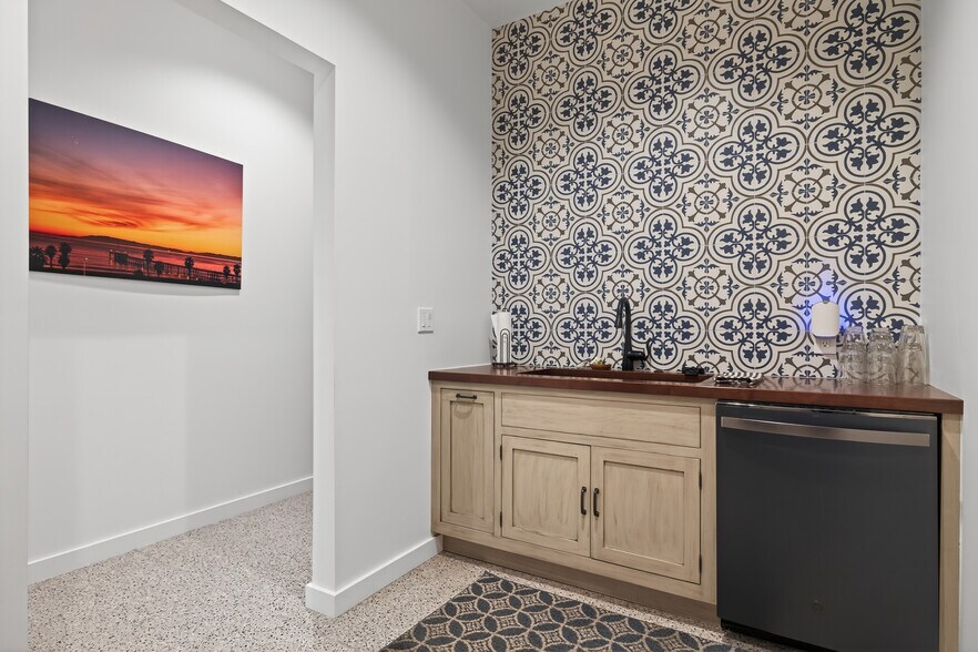 More Photos Of 27 W Prospect St, Ventura Storefront Retail Residential For Sale