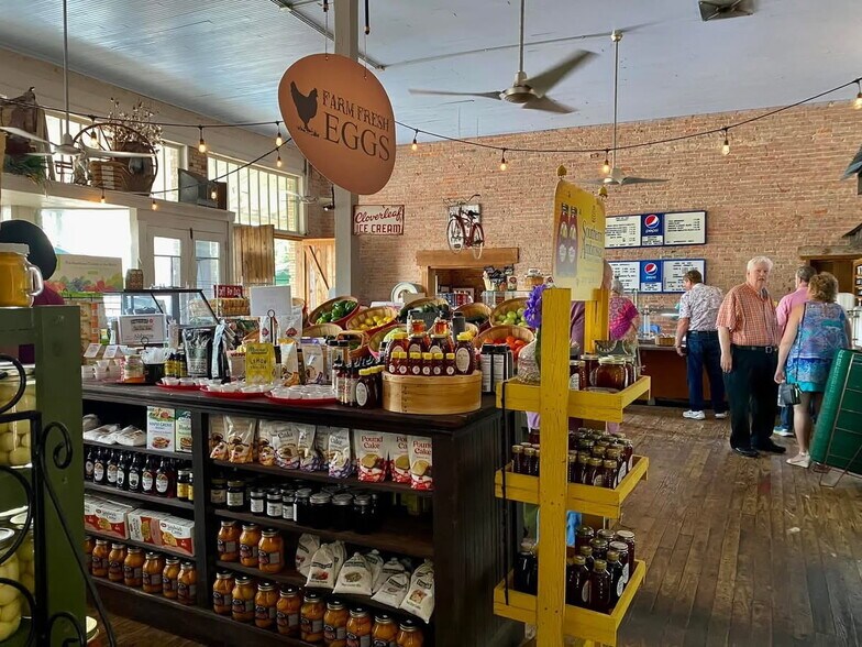 More Photos Of 14560 Main St, Orrville General Retail For Sale