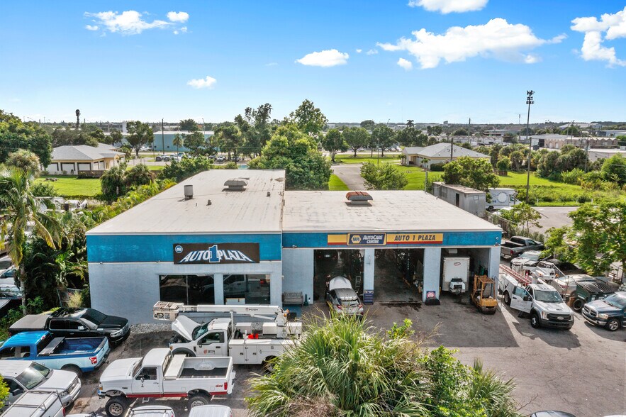 More Photos Of 3045 Fowler St, Fort Myers Auto Repair For Sale