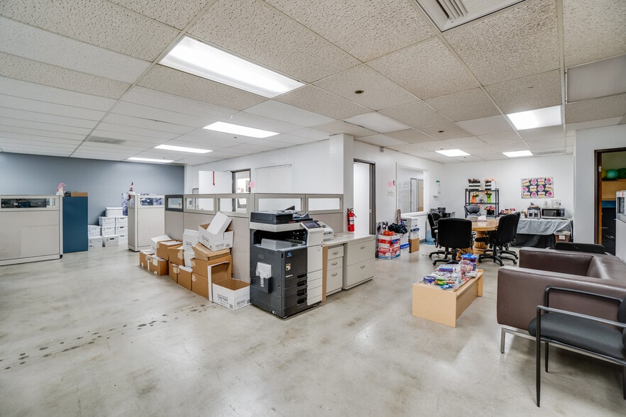 More Photos Of 10941 La Tuna Cyn, Sun Valley Warehouse For Sale