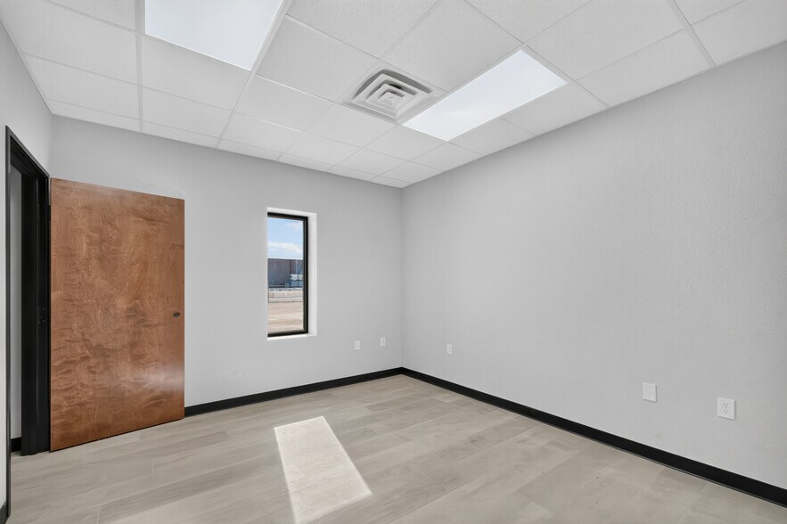 More Photos Of 16697 W Basin St, Odessa Industrial For Lease