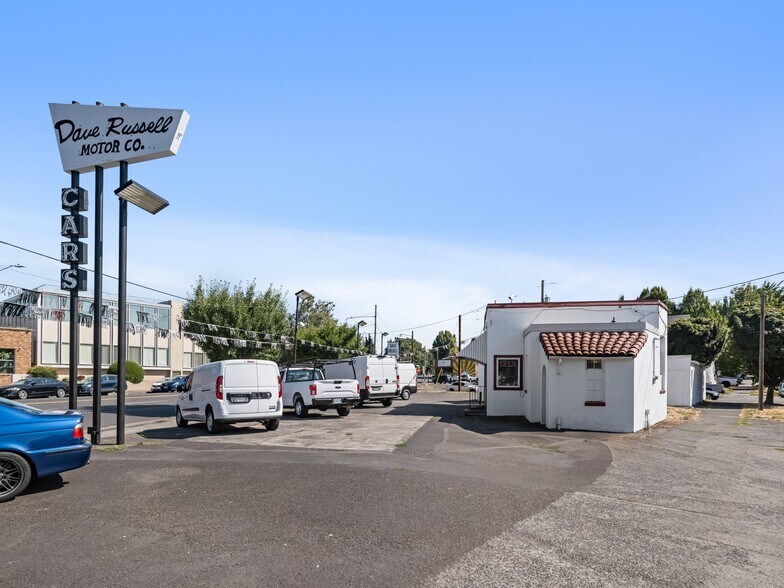 More Photos Of 1840 NE Sandy Blvd, Portland Auto Dealership For Sale