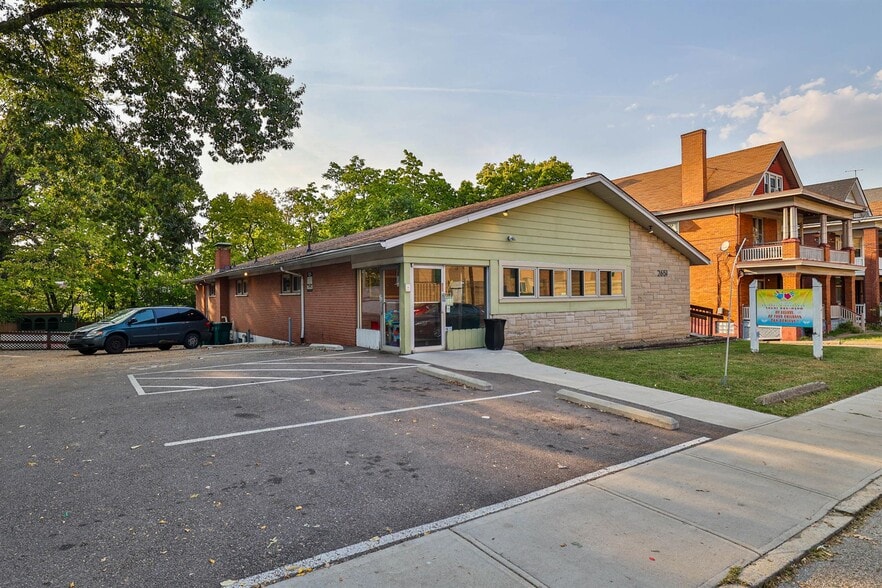 Primary Photo Of 2651 Highland Ave, Cincinnati Medical For Sale