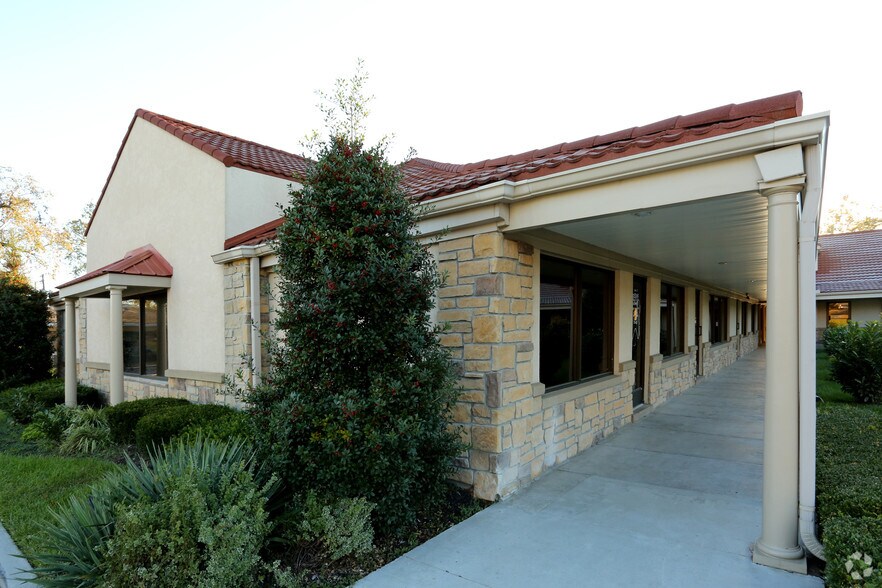 More Photos Of 2134 Nicholasville Rd, Lexington Medical For Sale