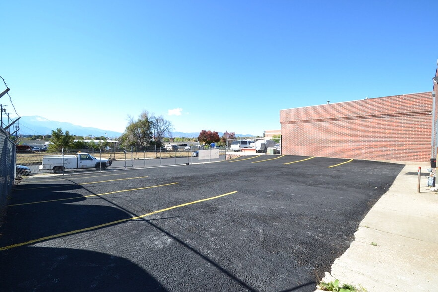 More Photos Of 325 Delaware Dr, Colorado Springs Warehouse For Lease