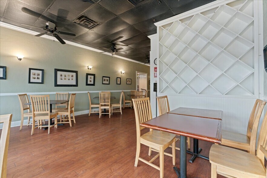 More Photos Of 14 SW 1st Ave, Gainesville Storefront For Lease