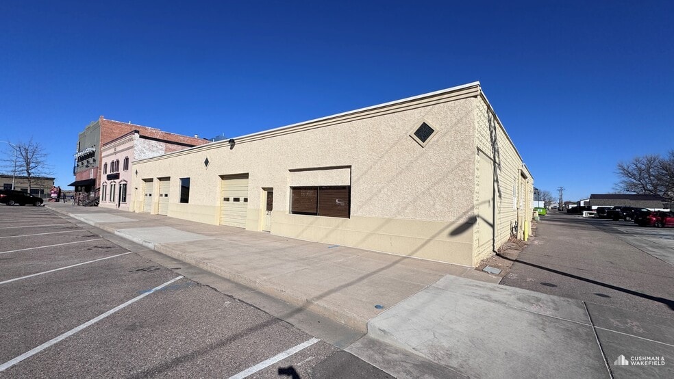 More Photos Of 213-215 4th St, Windsor Storefront For Sale