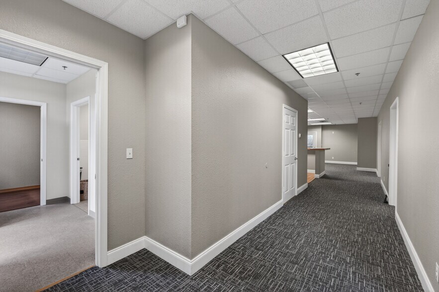More Photos Of 1063-1123 Weir Dr, Woodbury Medical For Sale