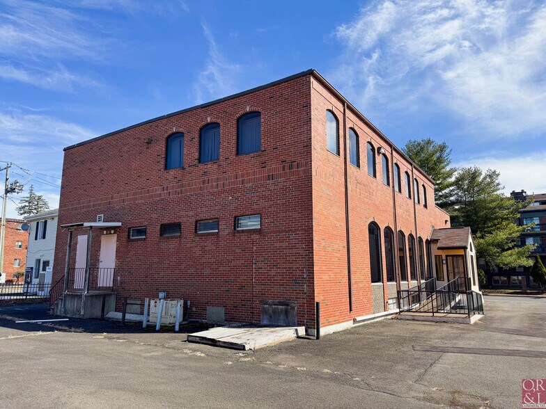 More Photos Of 199 Oakwood Ave, West Hartford Medical For Sale
