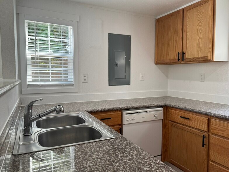 More Photos Of 3823-3841 SE 52nd Ave, Portland Apartments For Sale