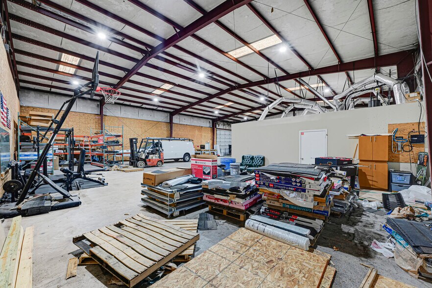 More Photos Of 1106 Witter St, Pasadena Industrial For Sale