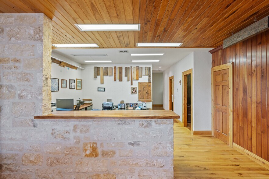 More Photos Of 2684 W US Highway 290, Fredericksburg Warehouse For Sale