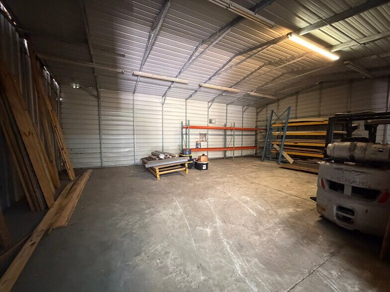 More Photos Of 301 Charlie Griffin Rd, Plant City Flex For Lease