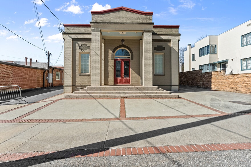 More Photos Of 221 Clayton St, Lawrenceville Office For Lease