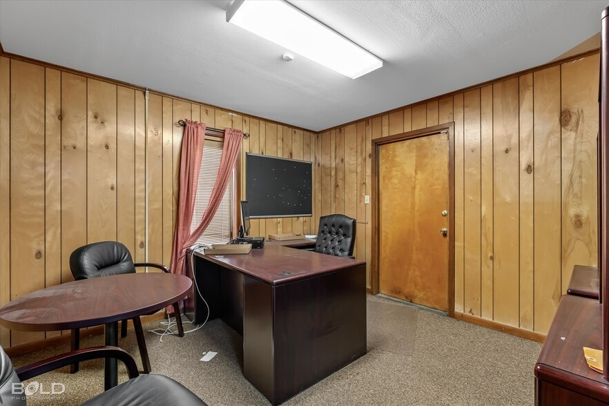 More Photos Of 523 Oxford Rd, Mansfield Office For Sale