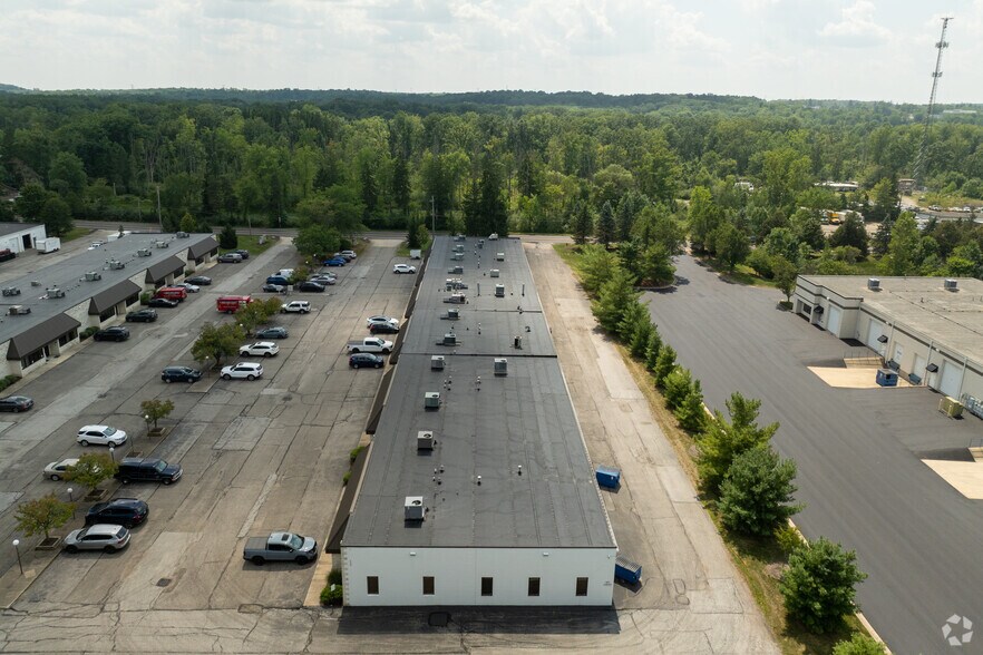 More Photos Of 9263 Ravenna Rd, Twinsburg Showroom For Lease