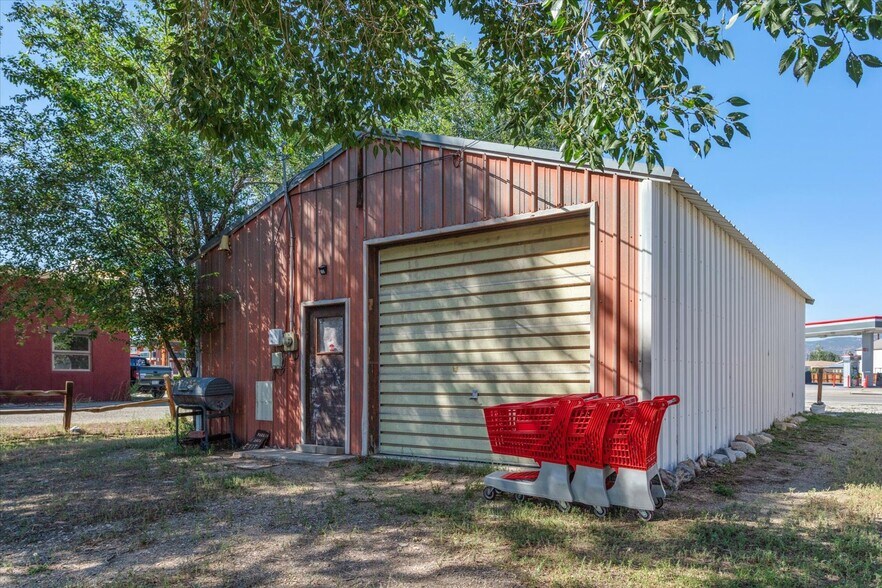 More Photos Of 249 W Rainbow Blvd, Salida Flex For Sale