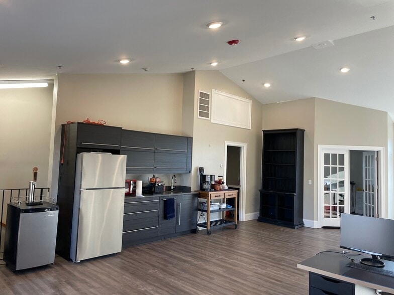 More Photos Of 42 Felton St, Waltham Warehouse For Lease