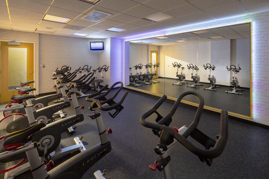 More Photos Of 1152 15th St NW, Washington Office For Lease