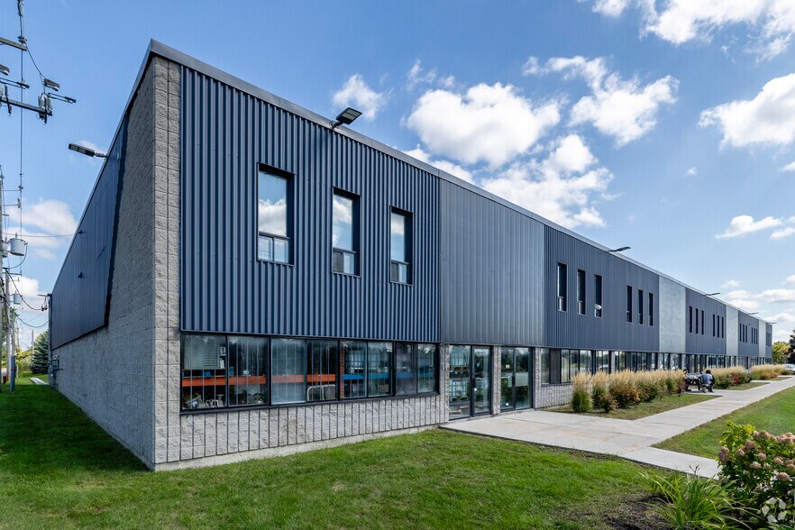 More Photos Of 4800 Boul Kimber, Longueuil Warehouse For Lease