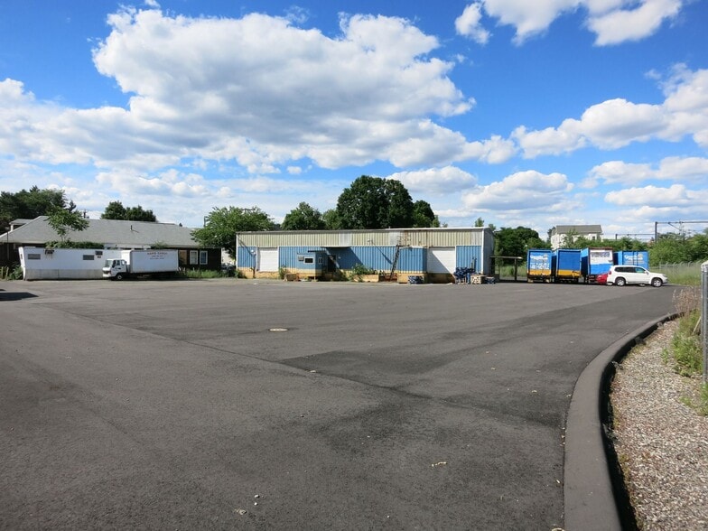 More Photos Of 100 Business St, Hyde Park Unknown For Lease