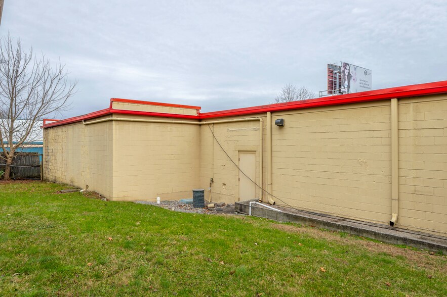 More Photos Of 3703 Taft Hwy, Signal Mountain Storefront For Lease