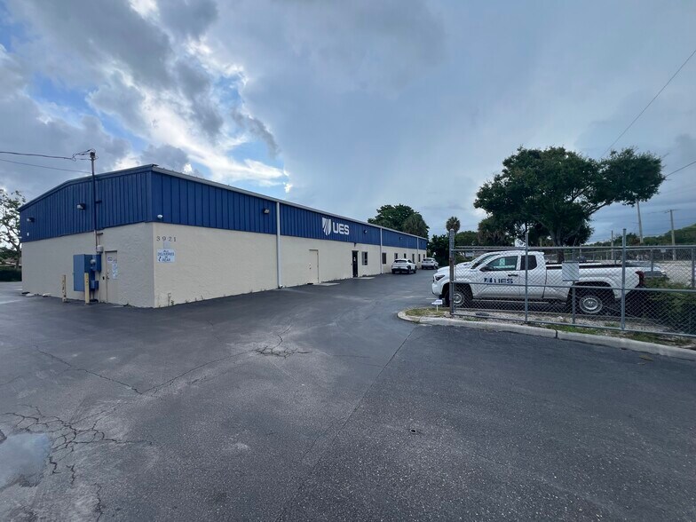 More Photos Of 3921 Westgate Ave, West Palm Beach Warehouse For Lease