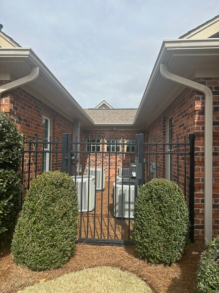 More Photos Of 609 Executive Plz, Fayetteville Medical For Sale