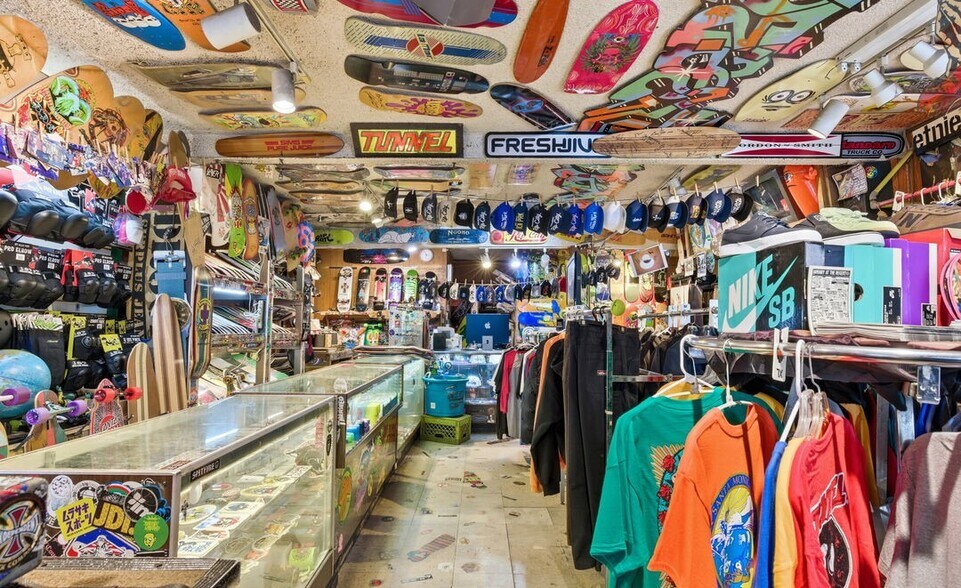 More Photos Of 2709 Santa Monica Blvd, Santa Monica Storefront Retail Residential For Sale