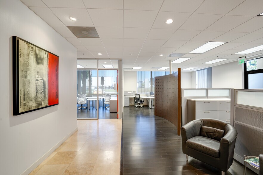 More Photos Of 10145 Via De La Amistad, San Diego Loft Creative Space For Sale