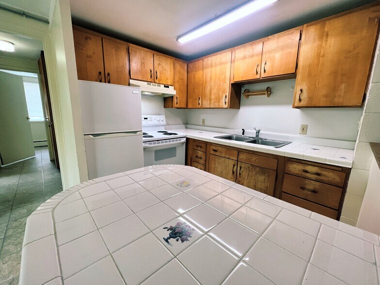 More Photos Of 2204 W Northern Lights Blvd, Anchorage Apartments For Sale