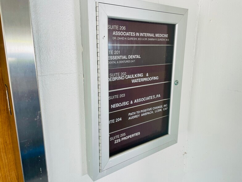 More Photos Of 2201 NE 52nd St, Lighthouse Point Medical For Sale