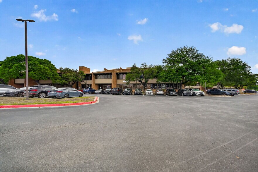 More Photos Of 6800 Park Ten Blvd, San Antonio Unknown For Lease