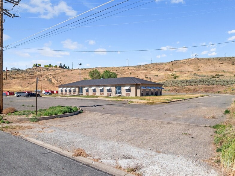 More Photos Of 1050 S Bridge St, Baker City Office For Sale