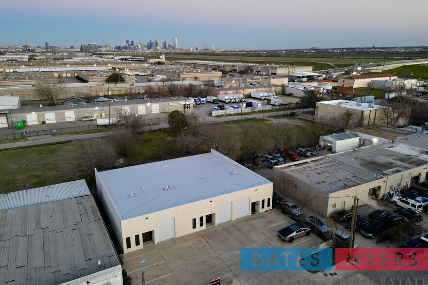 More Photos Of 4814 Alexander Ln, Dallas Showroom For Lease