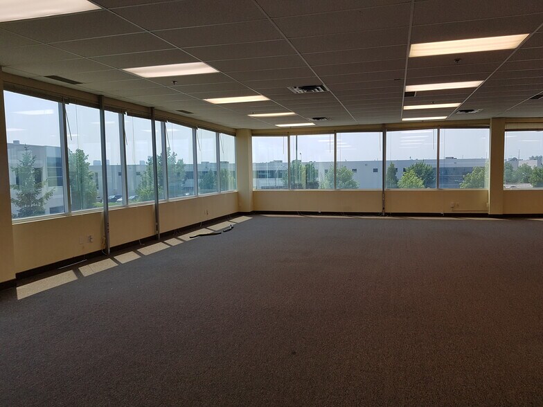 More Photos Of 385 Connie Cres, Concord Warehouse For Lease