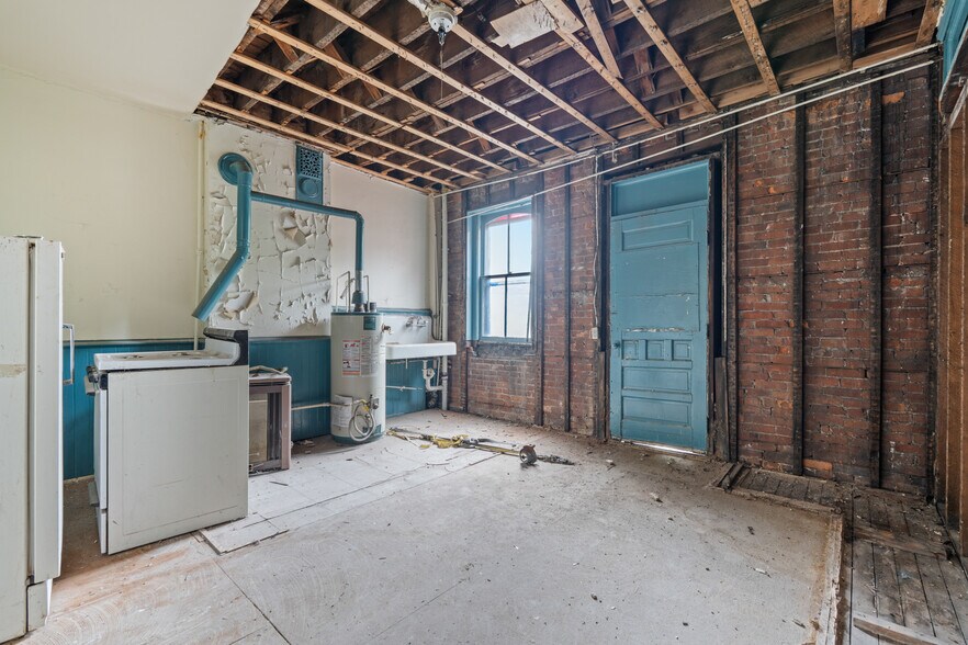 More Photos Of , Utica Unknown For Sale