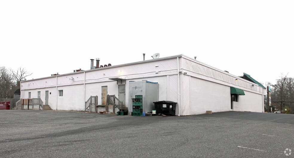 More Photos Of 1880 W County Line Rd, Lakewood Storefront For Sale