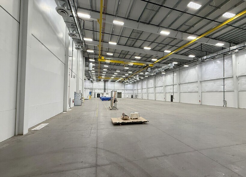 More Photos Of 31815 Great Western Dr, Windsor Manufacturing For Lease