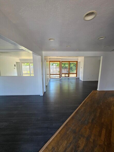 More Photos Of 1135 Camino del Mar, Del Mar Office For Lease