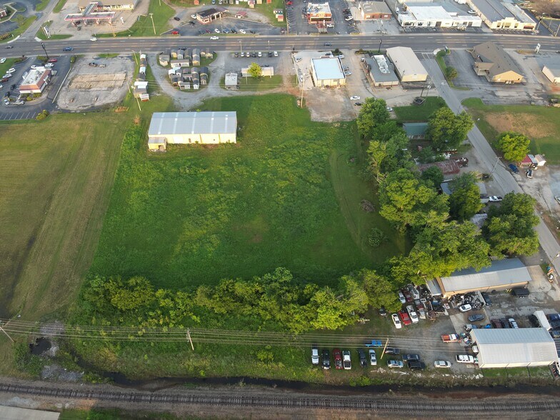 More Photos Of 1117 N Locust Ave, Lawrenceburg Industrial For Sale