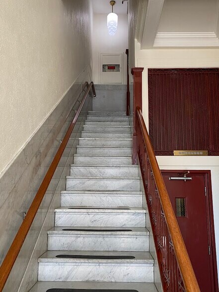 More Photos Of 1242 Market St, San Francisco Loft Creative Space For Lease