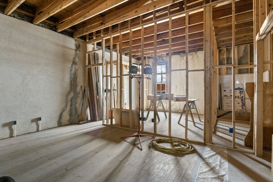 More Photos Of 209 N Jefferson Ave, Mount Pleasant Storefront For Sale