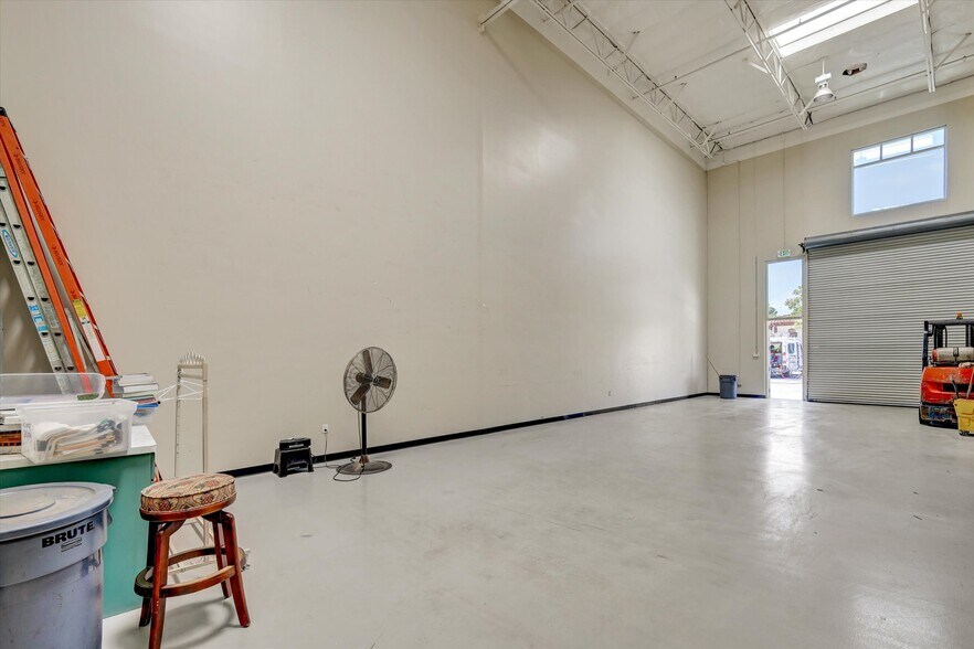 More Photos Of 250 S Pacific St, San Marcos Flex For Lease