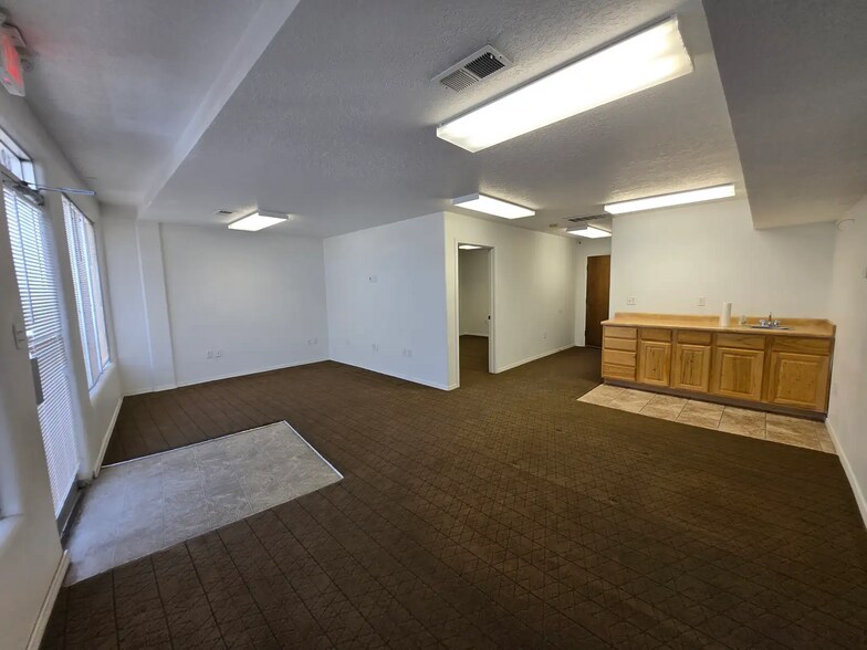 More Photos Of 6916-6918 Cochiti Rd, Albuquerque Warehouse For Sale